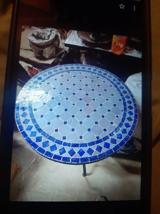 Mesa redonda mosaico azul y blanco