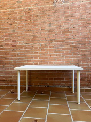 Mesa de estudio blanca