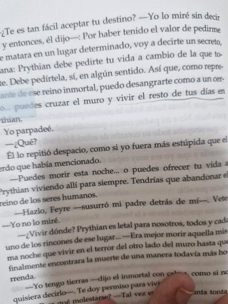 Una corte de rosas y espinas-Sarah J. Maas