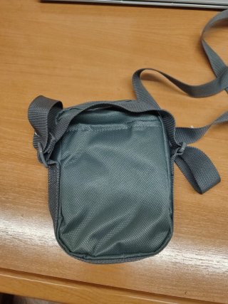 Riñonera Nike gris nueva sin etiquetas