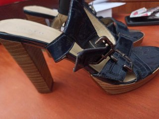 Sandalias de tacón azul oscuro