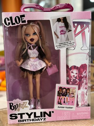 Muñeca Bratz Stylin' Birthdayz Cloe
