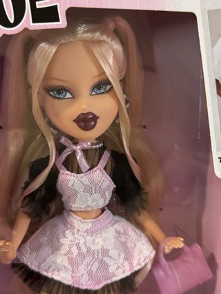 Muñeca Bratz Stylin' Birthdayz Cloe