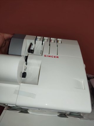 Máquina Overlock SINGER