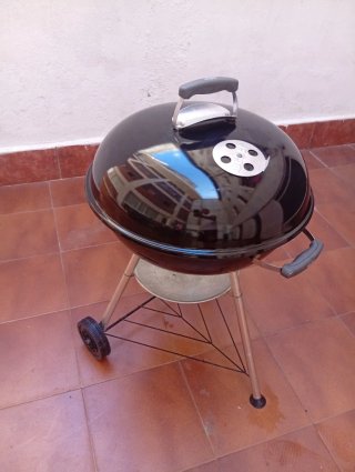 Barbacoa Weber Compact Kettle 57cm Negra
