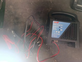 Cargador Batería 12V 6A APINA