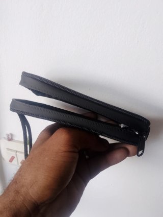 Funda porta móvil acolchada negra