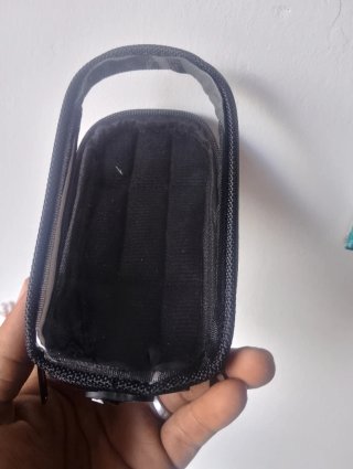 Funda porta móvil acolchada negra