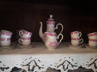 Vajilla porcelana rosa y blanca