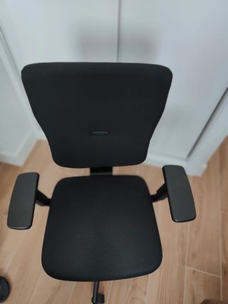 Silla de oficina Steelcase negra