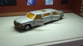 Limusina Mercedes Majorette