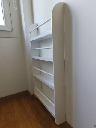Libreria per bambini Montessori in legno