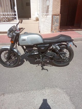 Moto Naked Negra y Plateada tlf 611997418