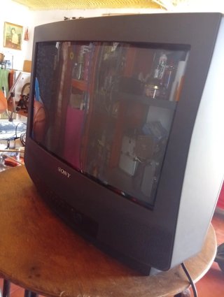 TV Sony Trinitron 20`   16:9