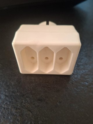 Adaptador enchufe 3 tomas verticales