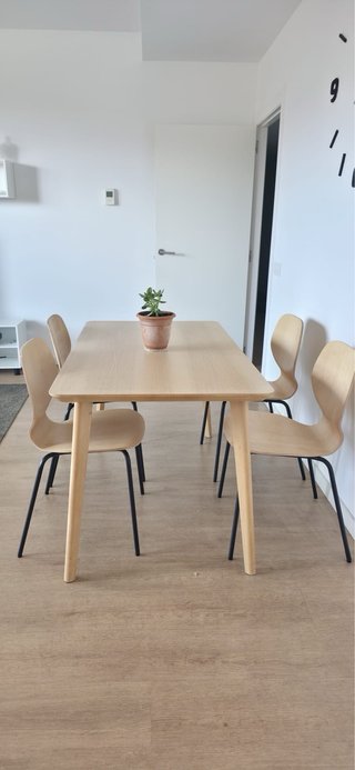 Mesa de comedor + 4 sillas madera