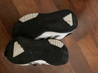 Botas de Baloncesto Negras y Blancas ADIDAS