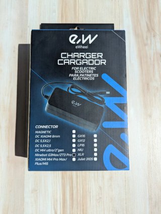 Cargador eWheel para patinetes eléctricos