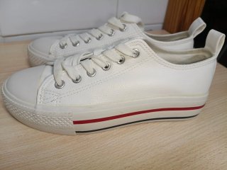 Deportivas blancas con plataforma