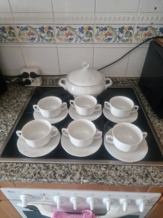 Juego de consomé y sopera de porcelana