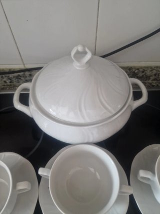 Juego de consomé y sopera de porcelana