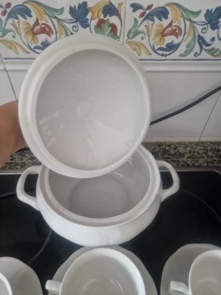 Juego de consomé y sopera de porcelana