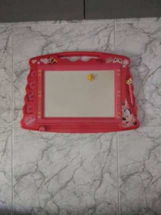 Carrito de muñecas y lote de peluches