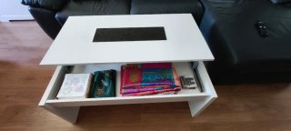 Mesa de comedorcon 4 sillas y mesa de fumador