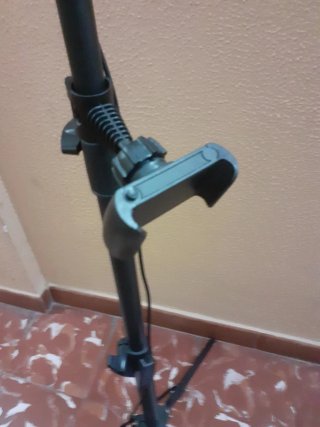Aro de luz con trípode para móvil, en Viladecans