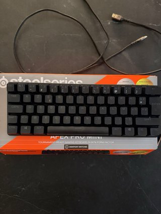 Teclado SteelSeries Apex Pro Mini Morado