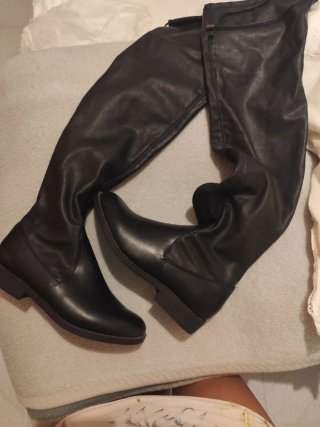Zapatos de cuña marrones y Botas negras