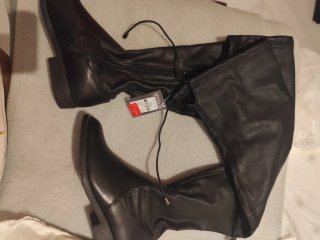Zapatos de cuña marrones y Botas negras