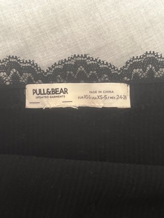Top negro Pull&Bear escote pico encaje Talla XS