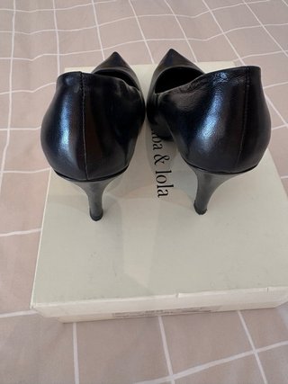 Zapatos de tacón Bimba y Lola negros