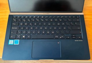 Asus ZenBook 14 i5 8ª Gen 8GB 256GB