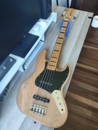 Squier Classic Vibe Jazz Bass 5 Cuerdas