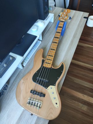 Squier Classic Vibe Jazz Bass 5 Cuerdas