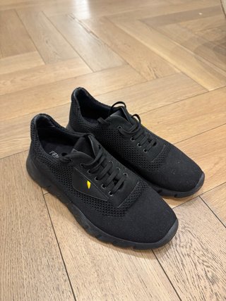 Zapatillas Fendi negras talla 42