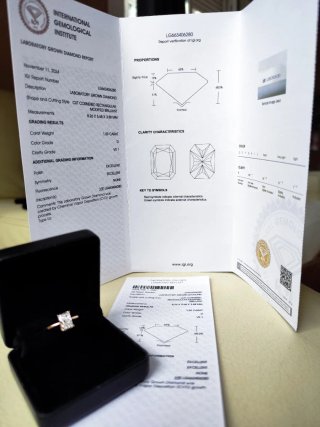Anillo 14K con diamante GIA 1.59ct D VS1 Rectangul