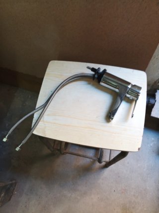 Rubinetto per lavandino in metallo argentato