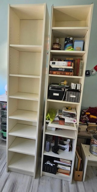 Estantería de madera beige de ikea.  15/cada una..