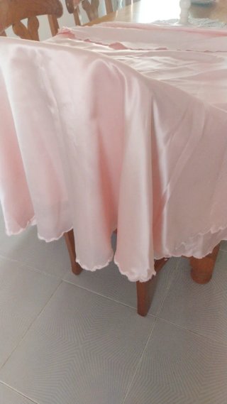 Faldillas mesa raso rosa 50 cm. Regalo mesa redond