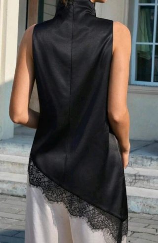 Blusa de satén negra con encaje