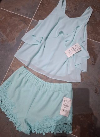 Conjunto Zara Trafaluc verde claro talla M. NUEVO