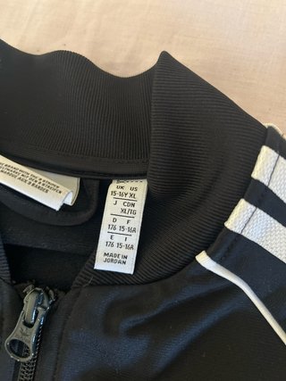 Chaqueta Adidas Negra con Rayas Blancas