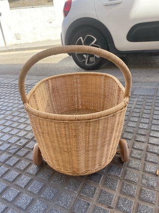 Carro de mimbre para bebé