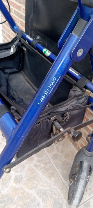 Andador para mayores con ruedas y asiento