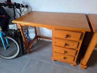 Escritorio madera maciza con cajones