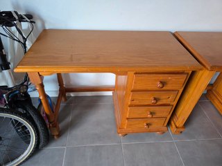 Escritorio madera maciza con cajones