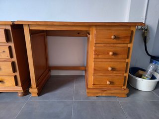 Escritorio madera maciza con cajones